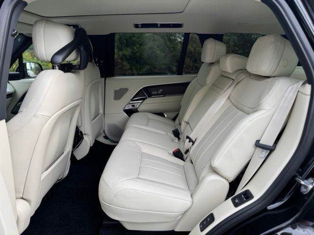 New 2027 Santorini Black Land Rover SE image 13