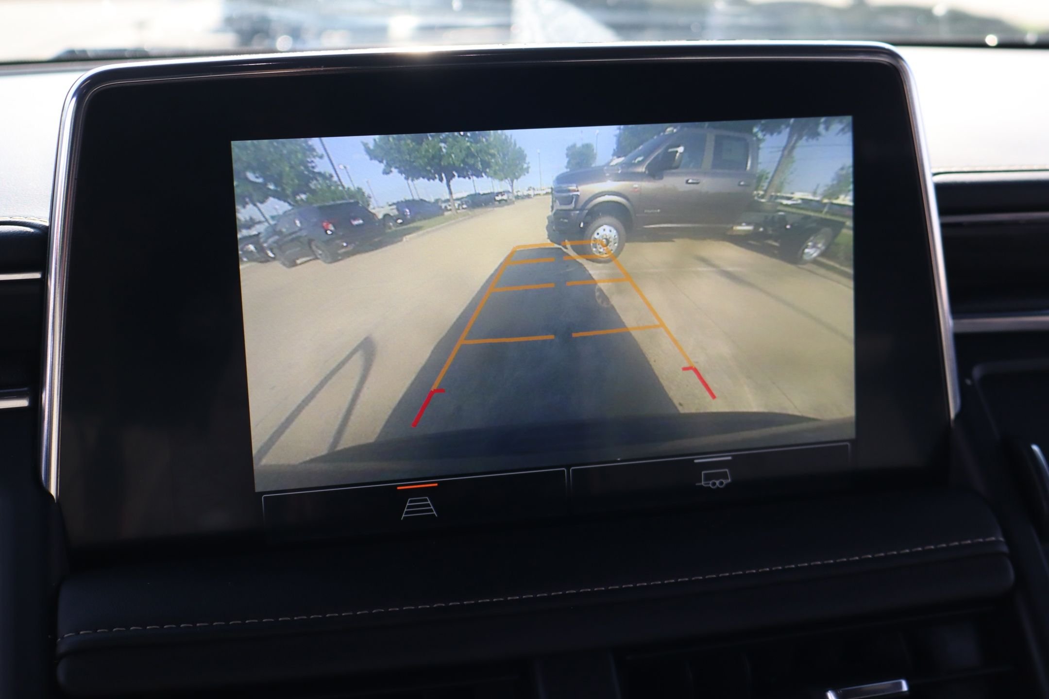 Used 2023 Titanium GMC SLT image 20