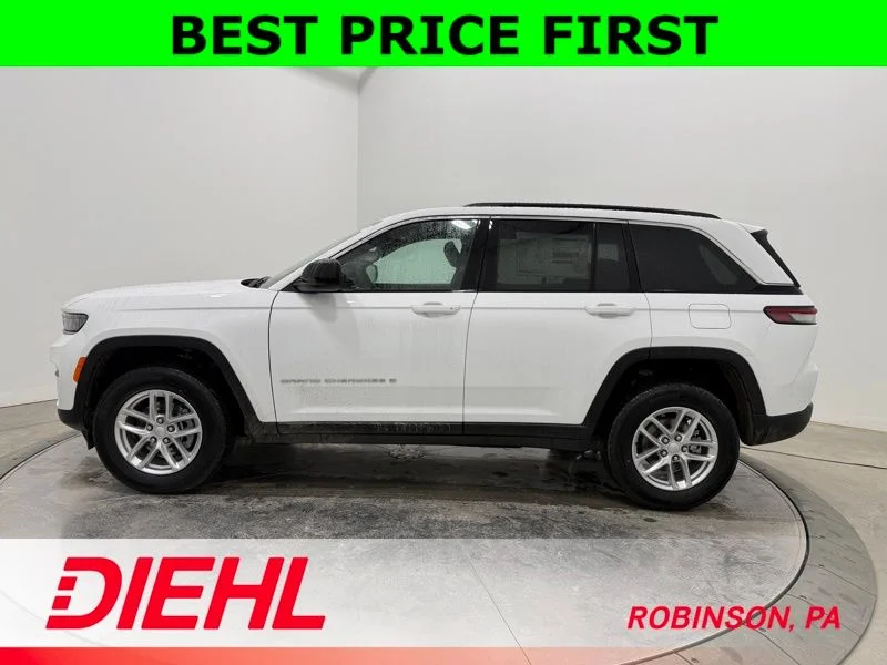 New 2026 Bright White Clear-Coat Exterior Paint Jeep Laredo image 4
