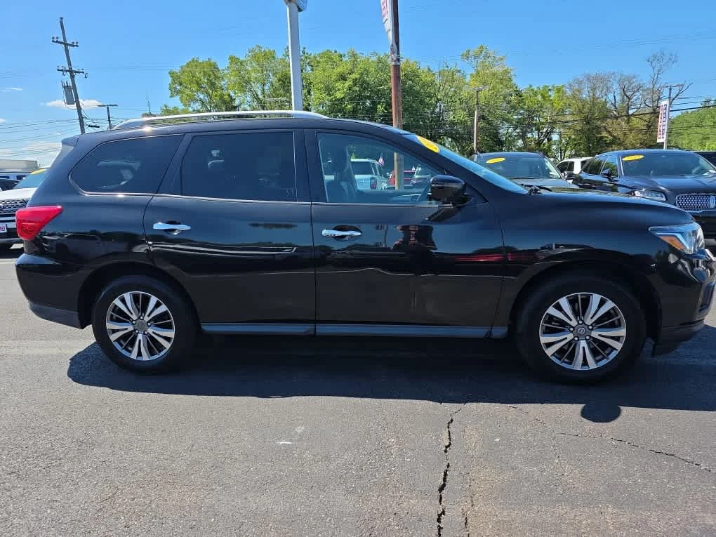 Used 2019 Magnetic Black Pearl Nissan SL image 4
