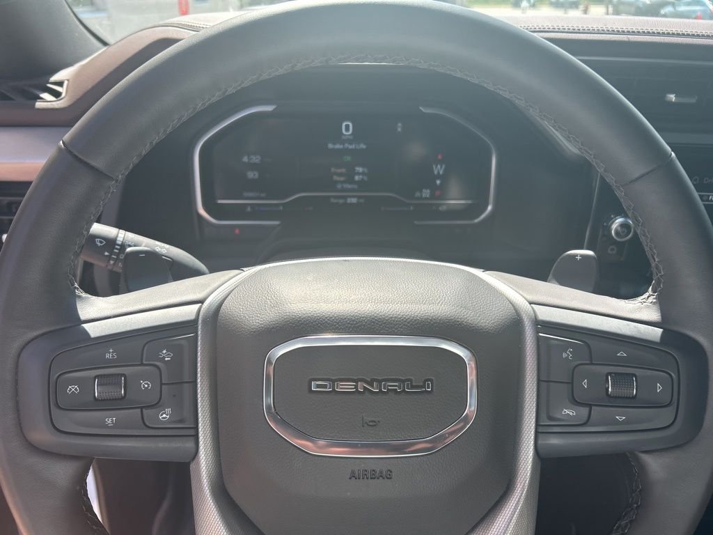 Used 2023 White GMC Denali image 5