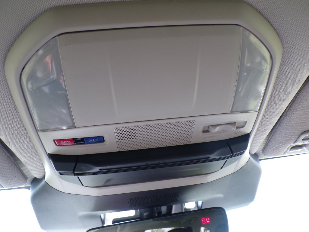 Used 2023 Crystal White Pearl Subaru Limited image 23