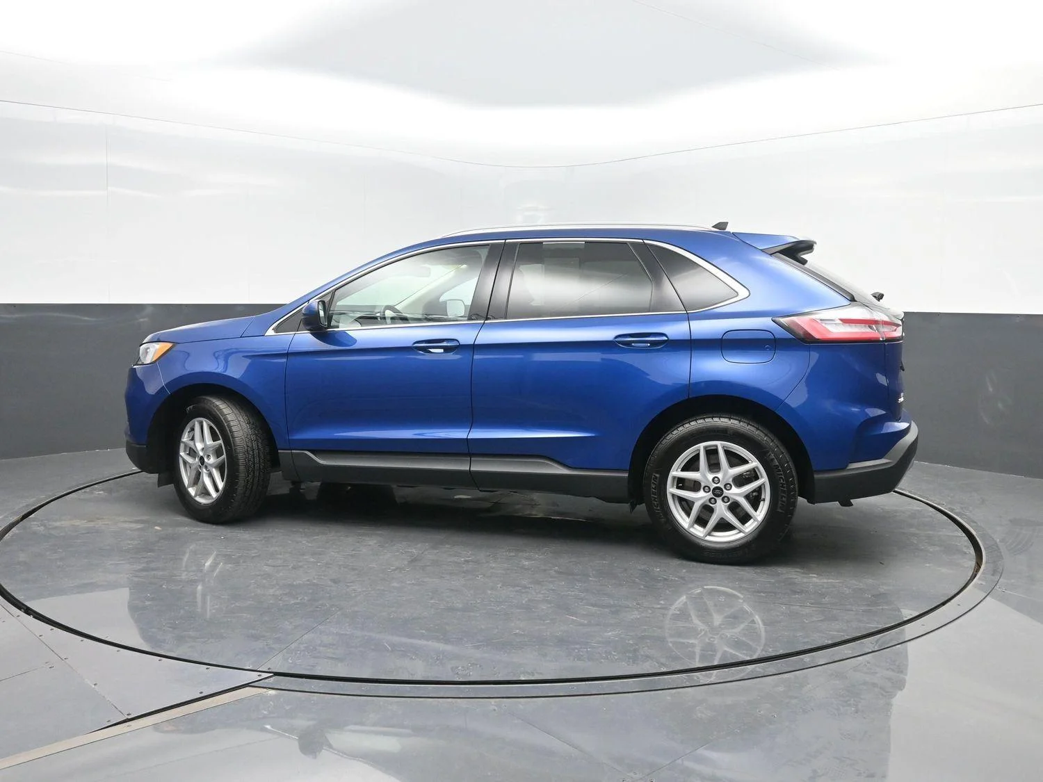 Used 2024 Atlas Blue Ford SEL image 39
