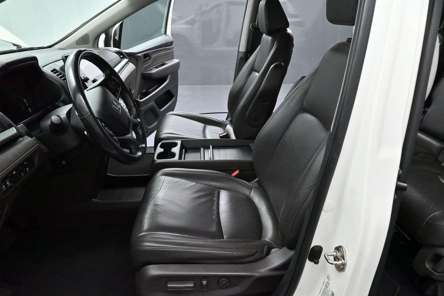 Used 2019 White Diamond Pearl Honda Touring image 14