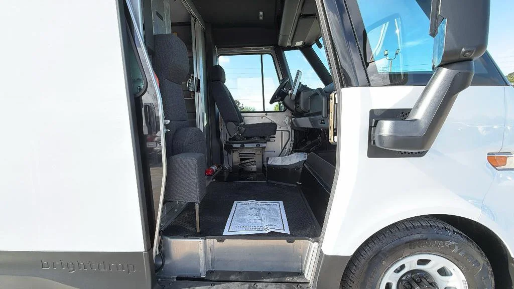 Used 2024 Oyster White BrightDrop EJY image 32