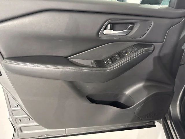 Used 2024 Gray Nissan SV image 17