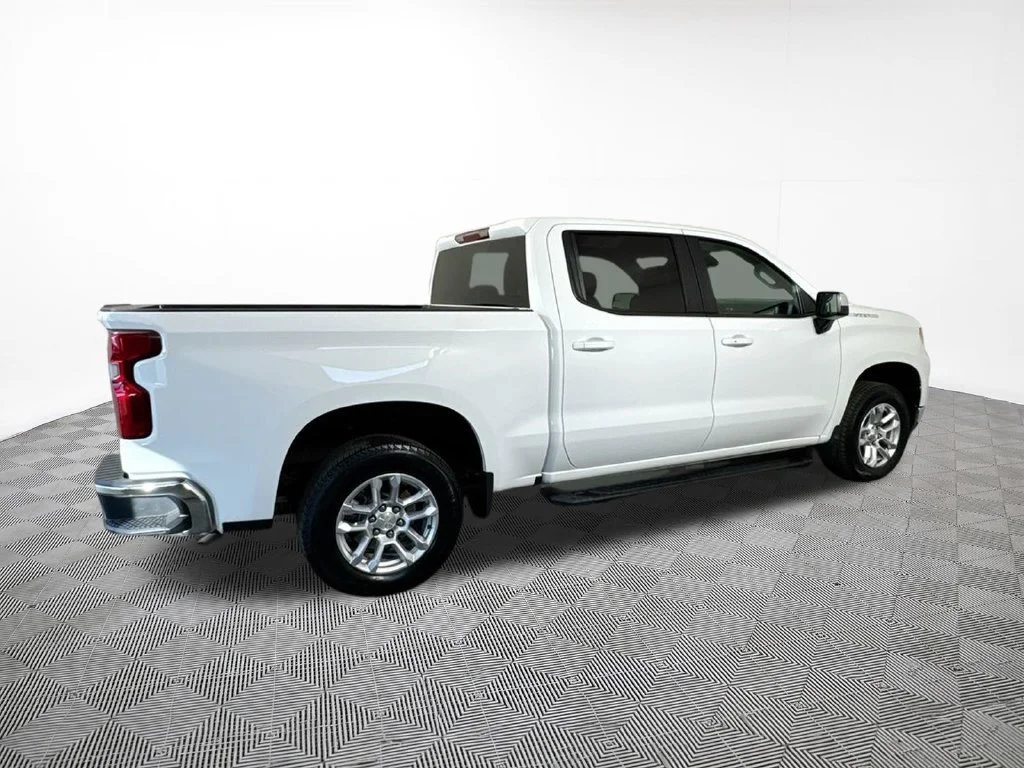 Used 2024 Summit White Chevrolet LT image 11