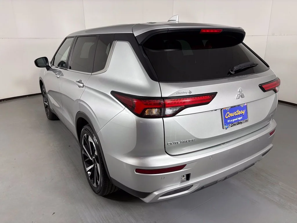 Used 2024 Silver Mitsubishi  image 6