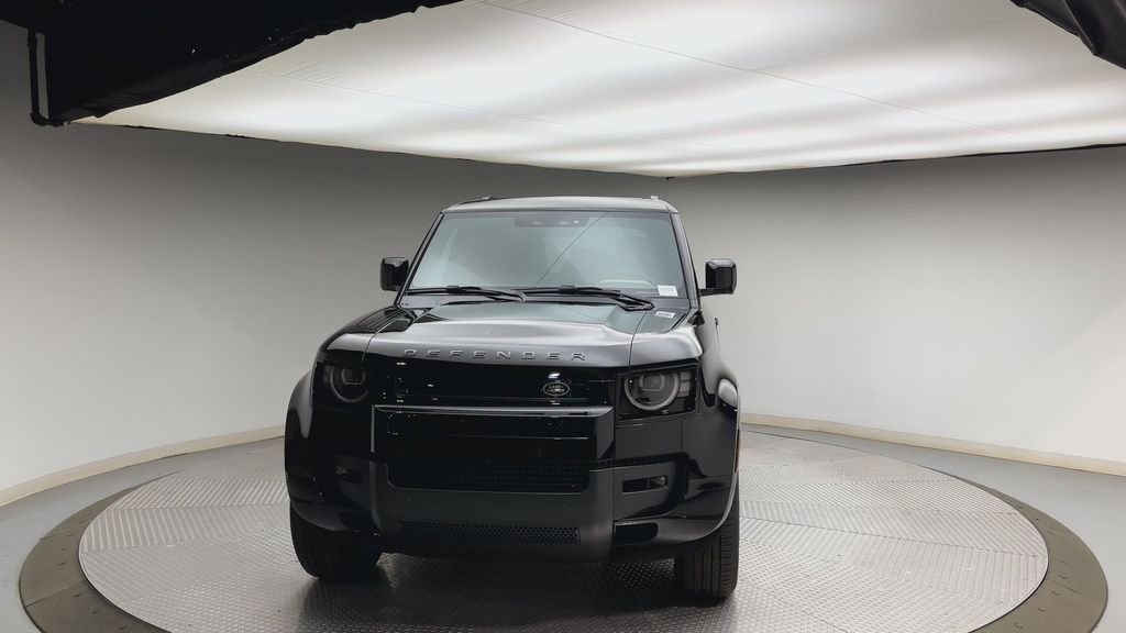 New 2026 Santorini Black Metallic Land Rover X-Dynamic SE image 7