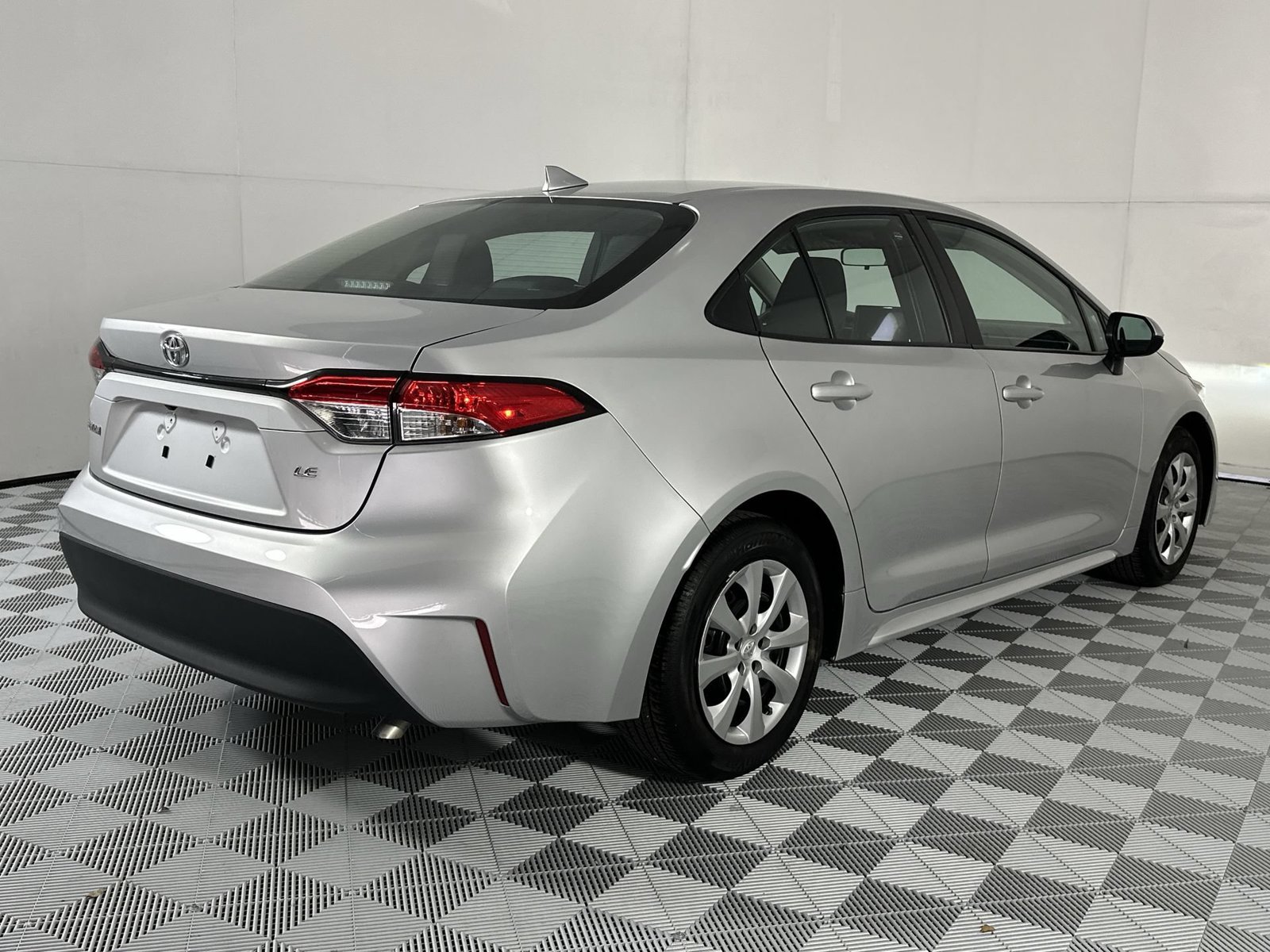 Used 2025 Silver Toyota LE image 8