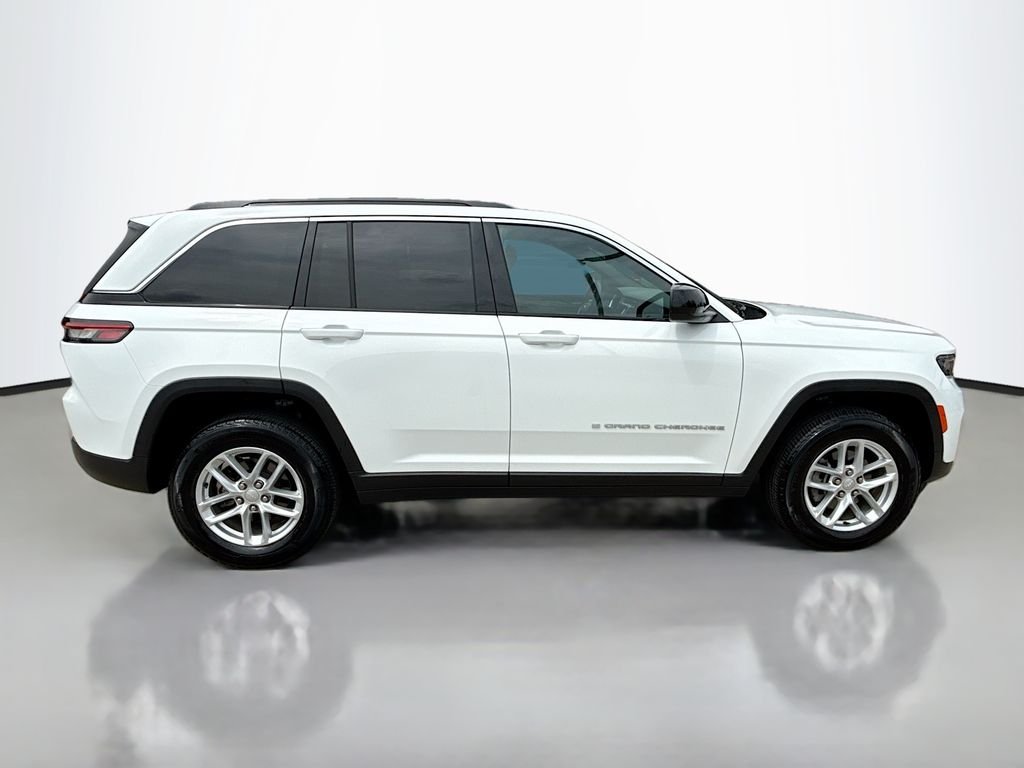 Used 2024 Bright White Clearcoat Jeep Laredo X image 9