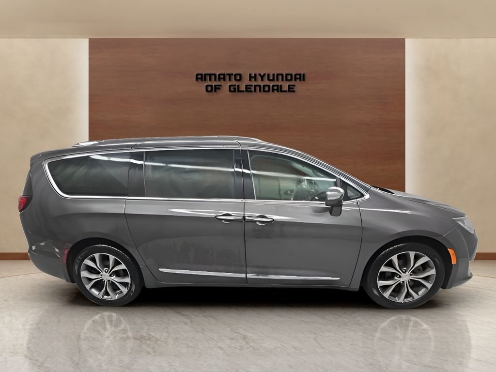 Used 2018 Gray Chrysler Limited image 7