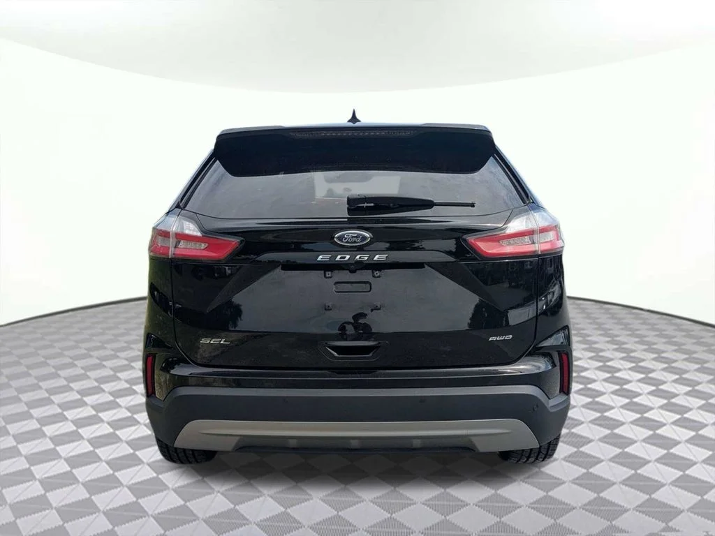 Used 2024 Black Ford SEL image 4