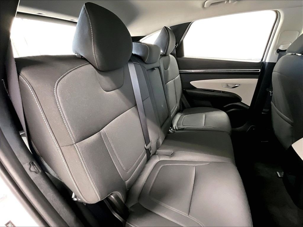 Used 2023 White Hyundai SE image 16