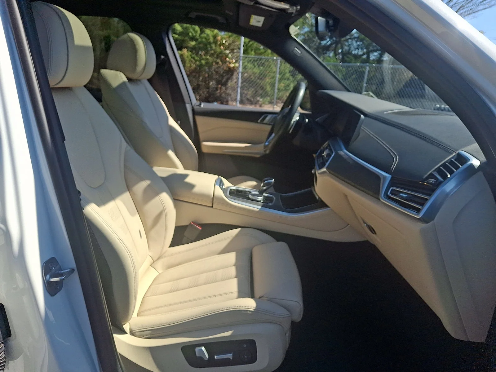 Used 2022 Alpine White BMW xDrive40i image 25