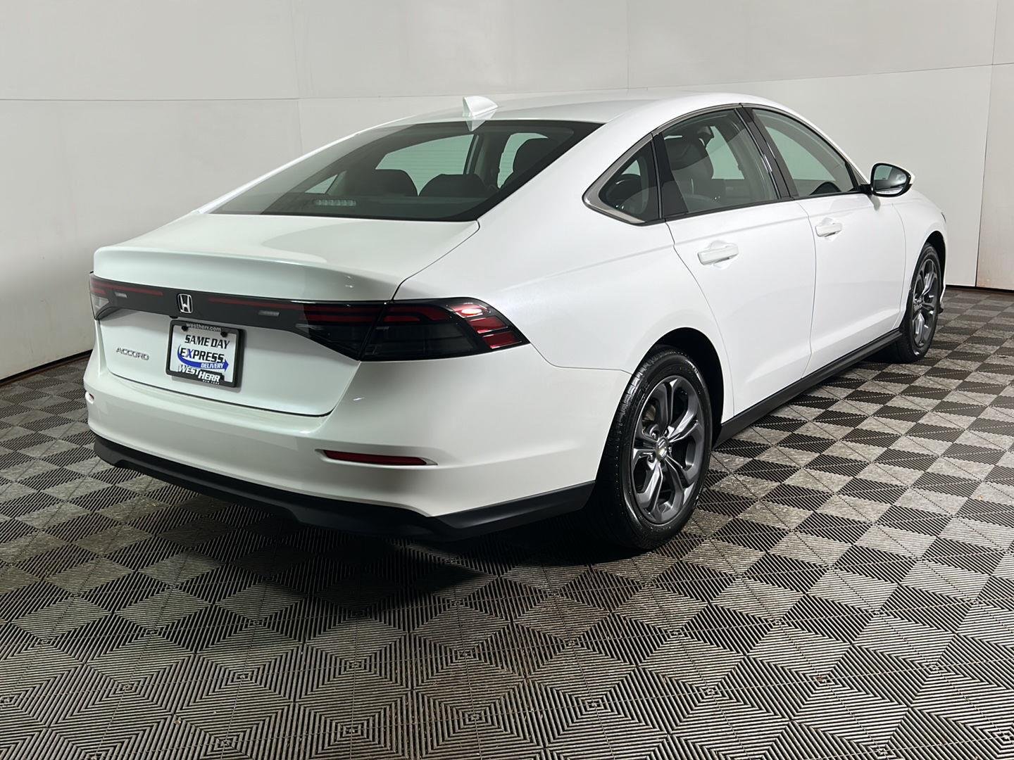 Used 2023 Platinum White Pearl Honda EX image 6