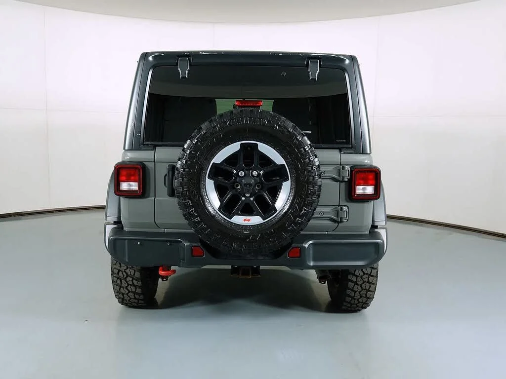 Certified Used 2021 Gray Jeep Unlimited Rubicon image 4
