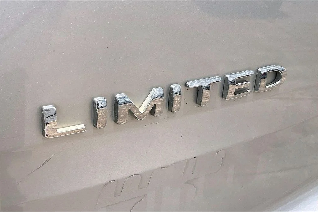 Used 2013 Silver Ford Limited image 21