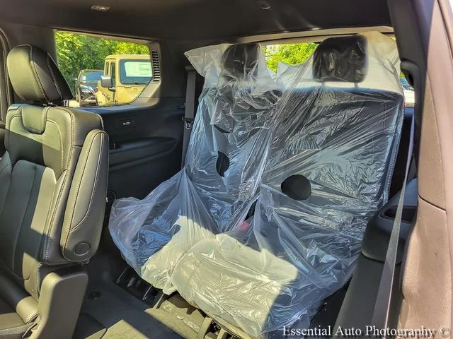 New 2026 Silver Zynith Exterior Paint Jeep  image 13