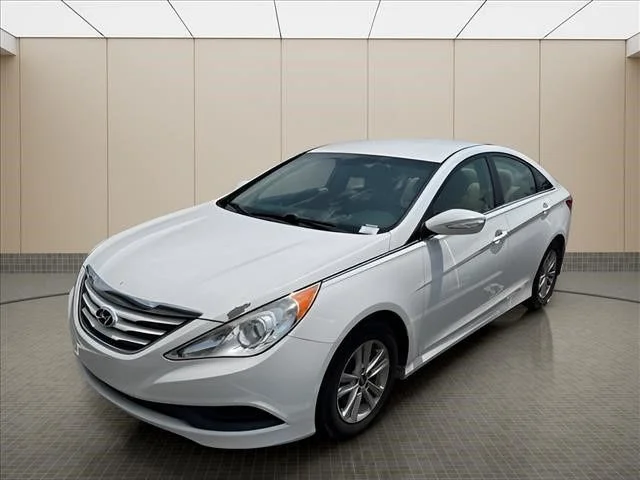 Used 2014 White Hyundai GLS image 2