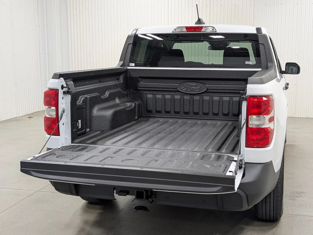 New 2026 Oxford White Ford XL image 7