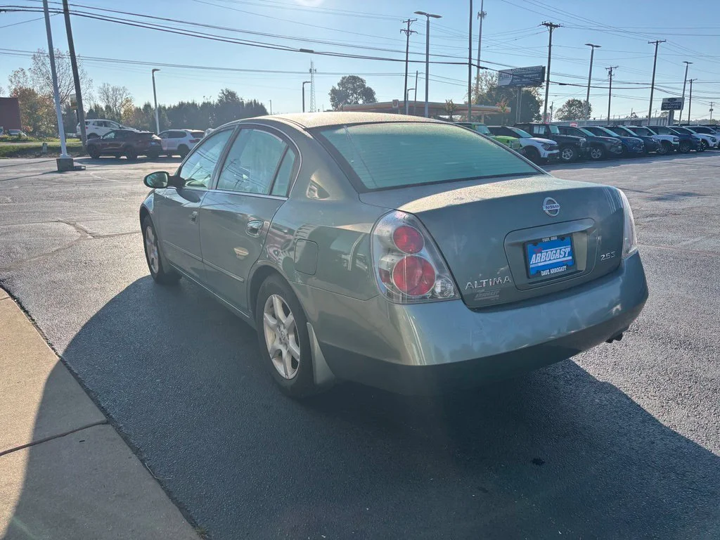 Used 2005 Green Nissan 2.5 S image 7