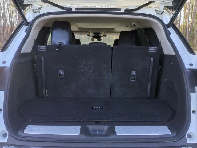Used 2023 White INFINITI LUXE image 23