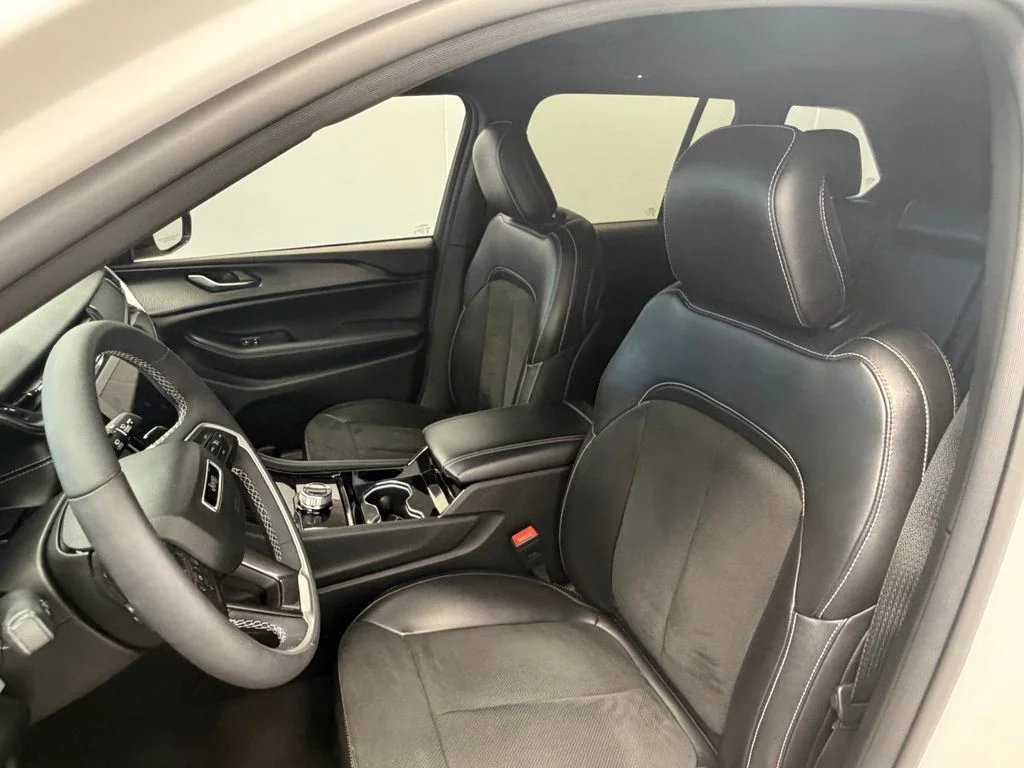Certified Used 2023 White/off-white Jeep Altitude X image 25