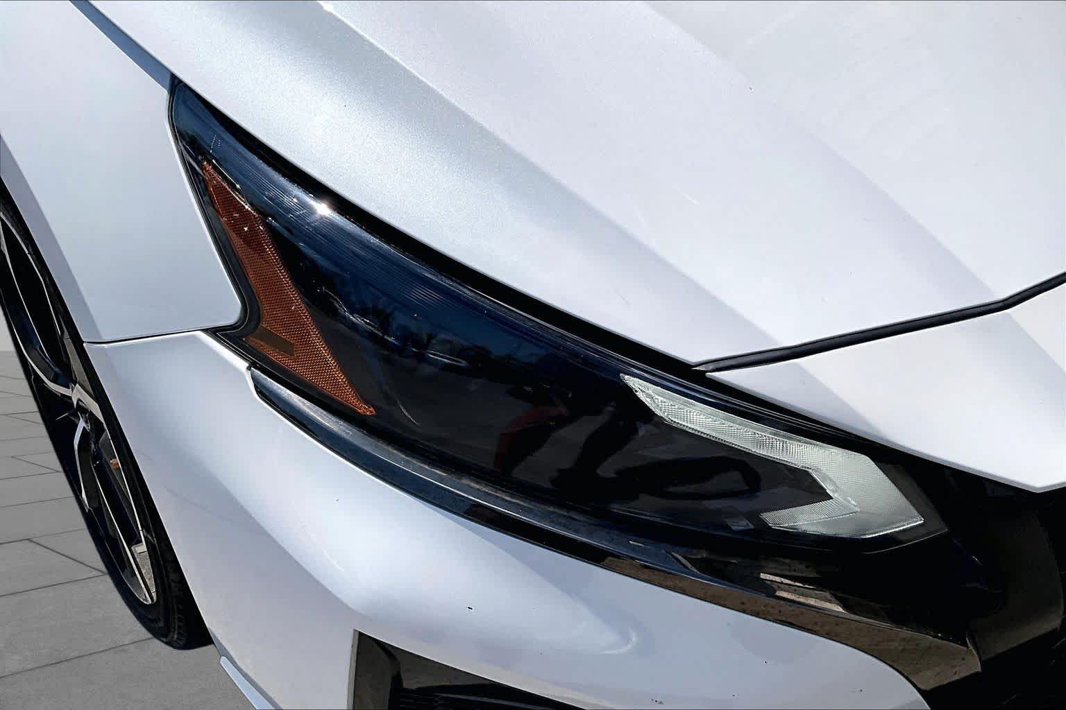 Used 2024 Pearl White Tricoat Nissan 2.5 SR image 27