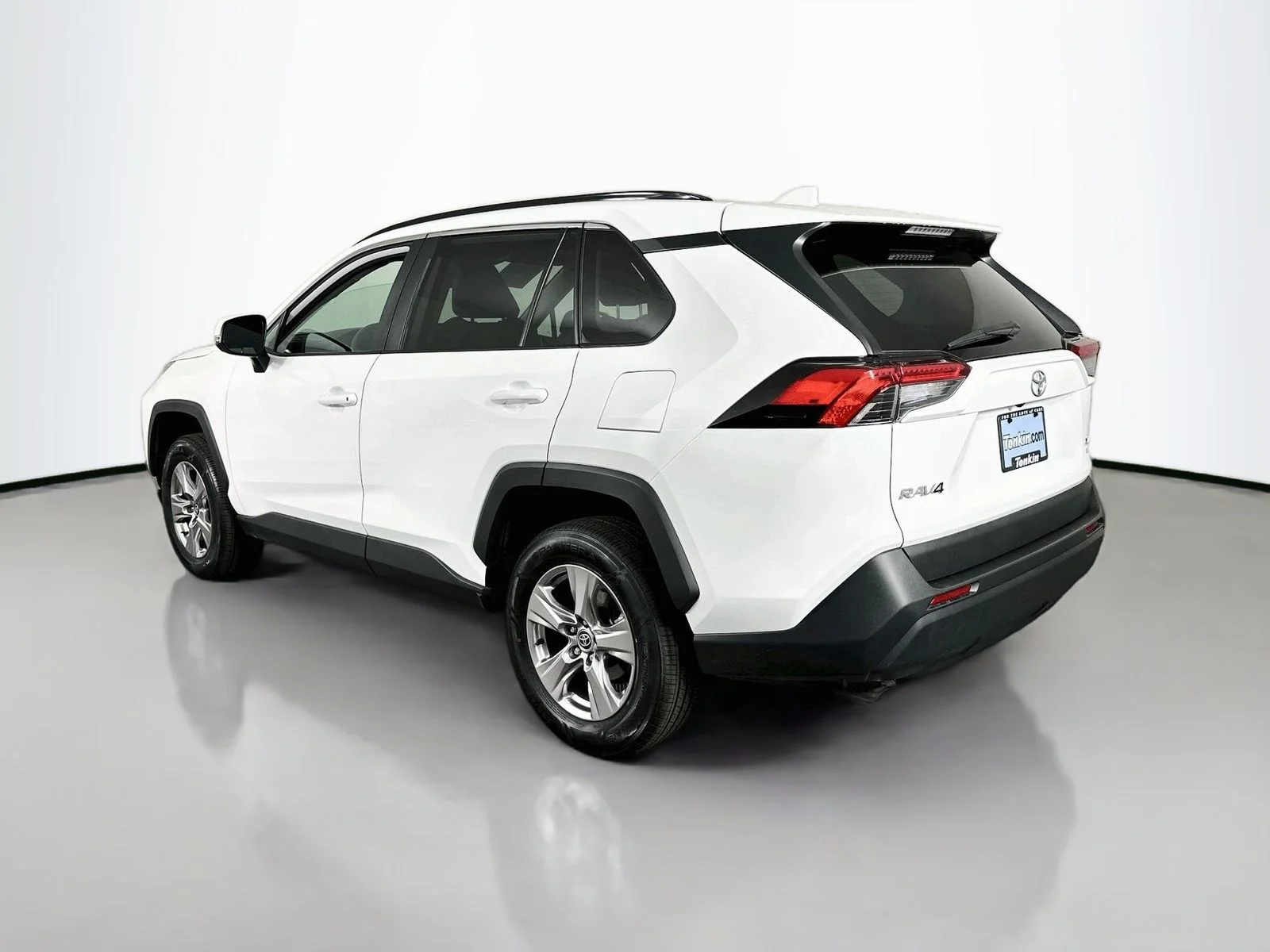Used 2023 Ice Toyota XLE image 6