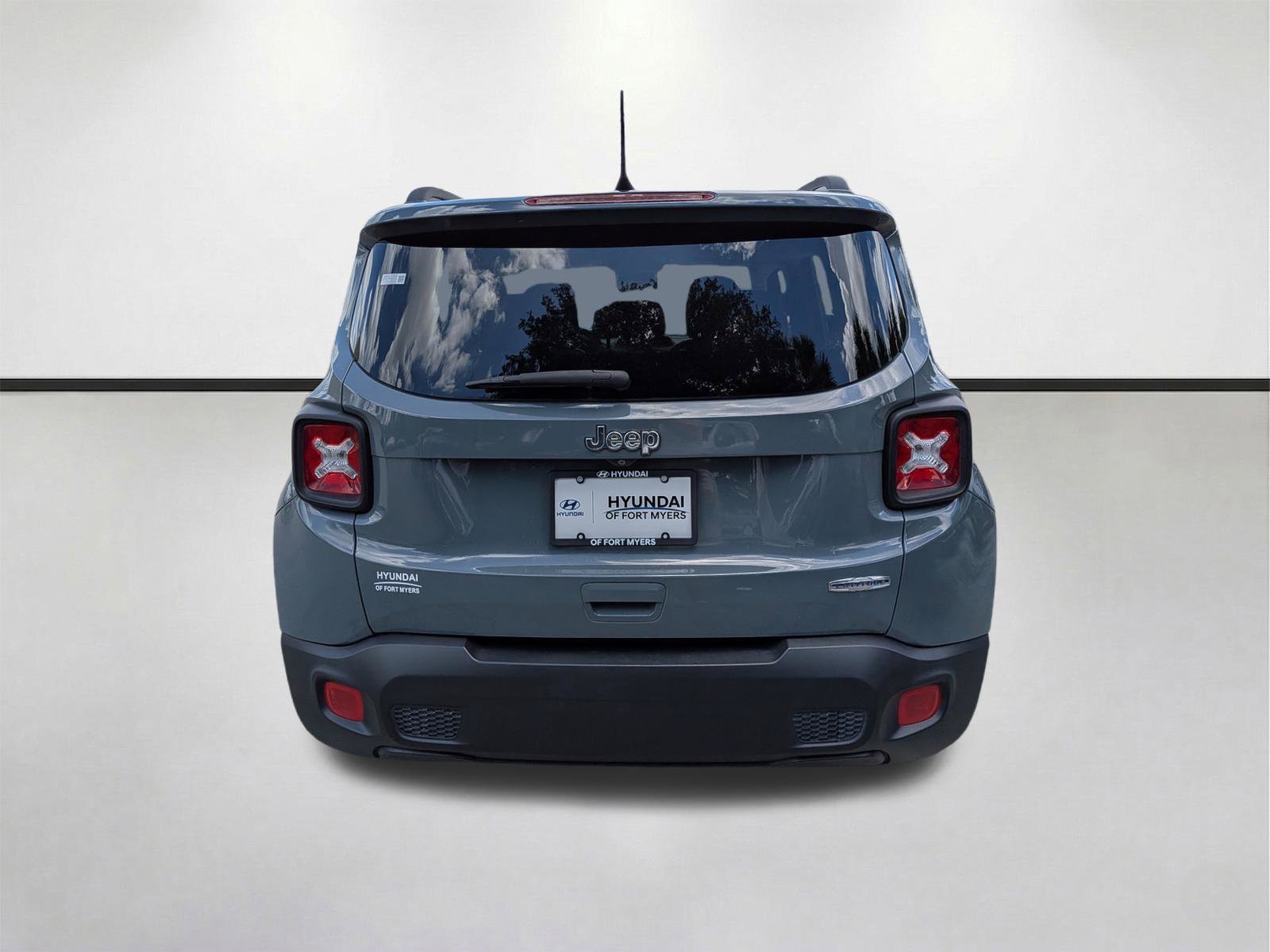 Used 2018 Anvil Jeep Latitude image 5