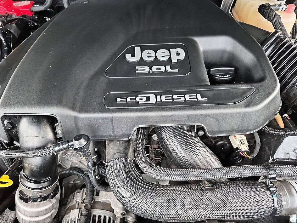 Used 2021 Black Clearcoat Jeep Unlimited Sport Altitude image 35