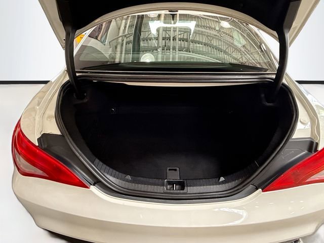 Used 2016 Cirrus White Mercedes-Benz CLA 250 image 24