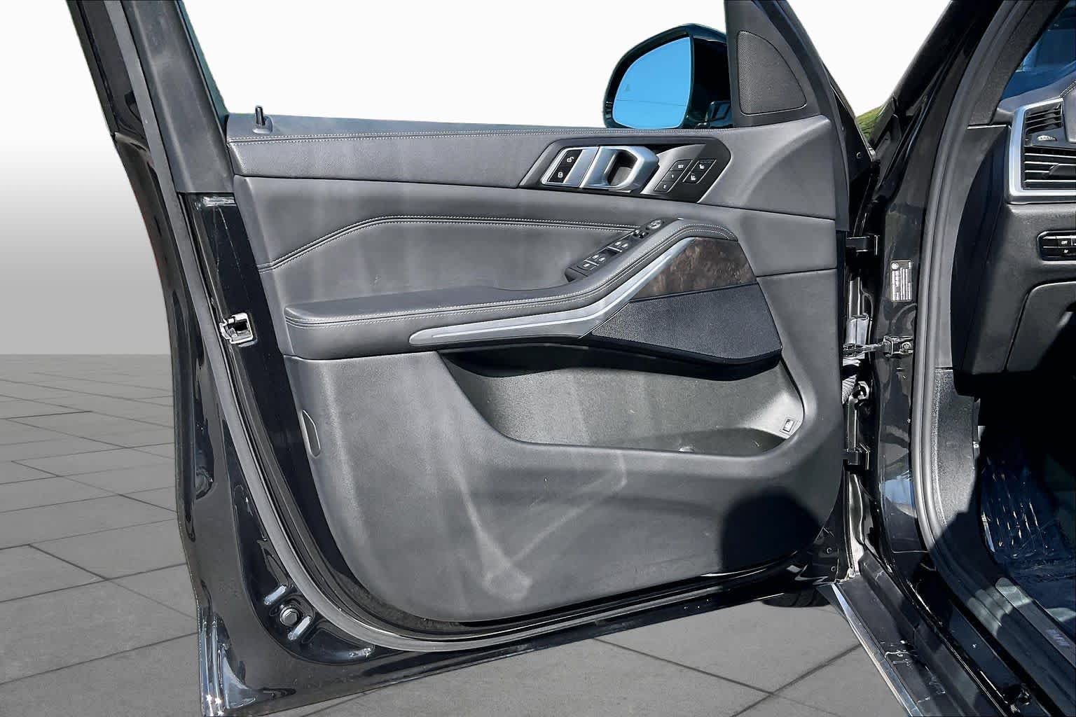 Used 2023 Black Sapphire Metallic BMW xDrive45e image 21