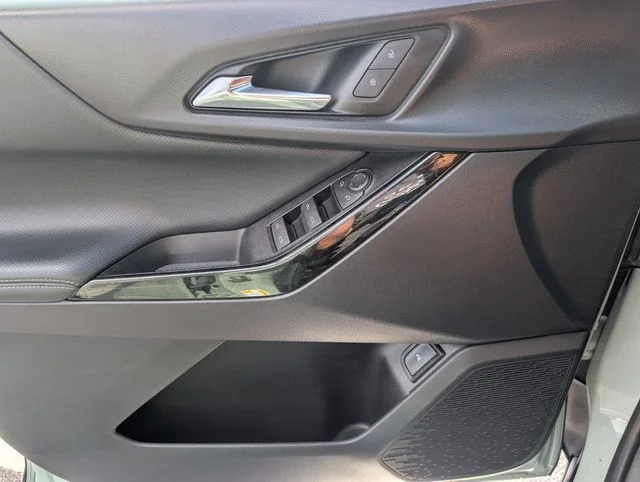 Used 2025 Green Chevrolet LT image 34