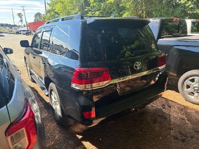 Used 2017  Toyota Base image 14