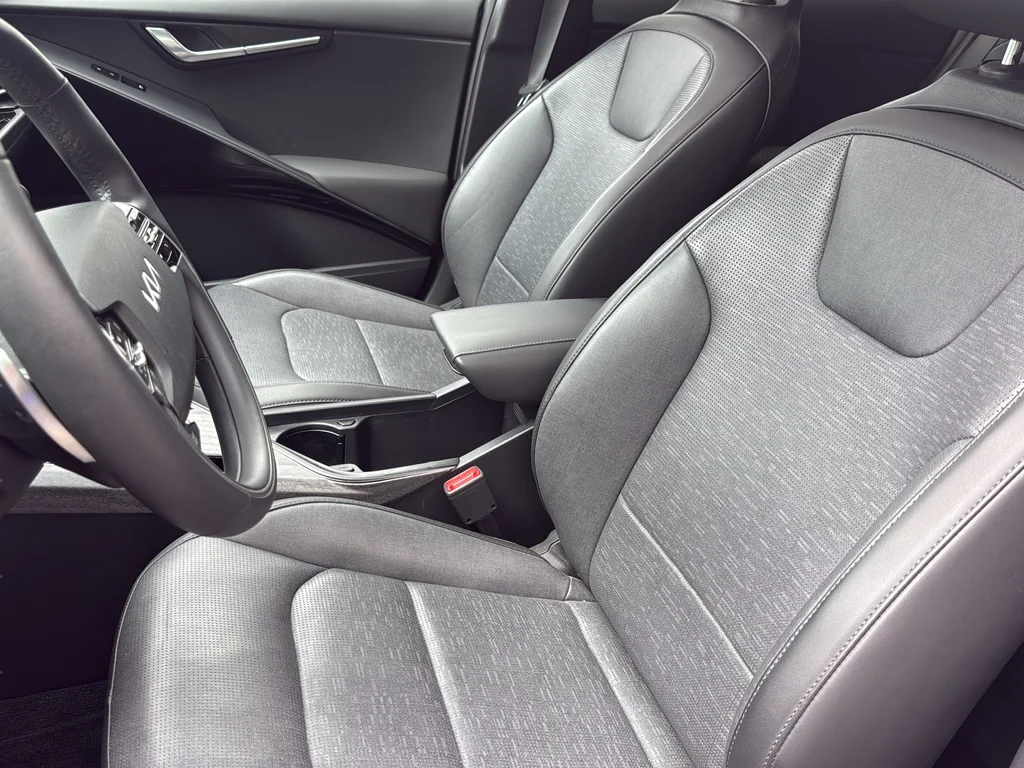 Used 2023 Blue Kia Wave image 18