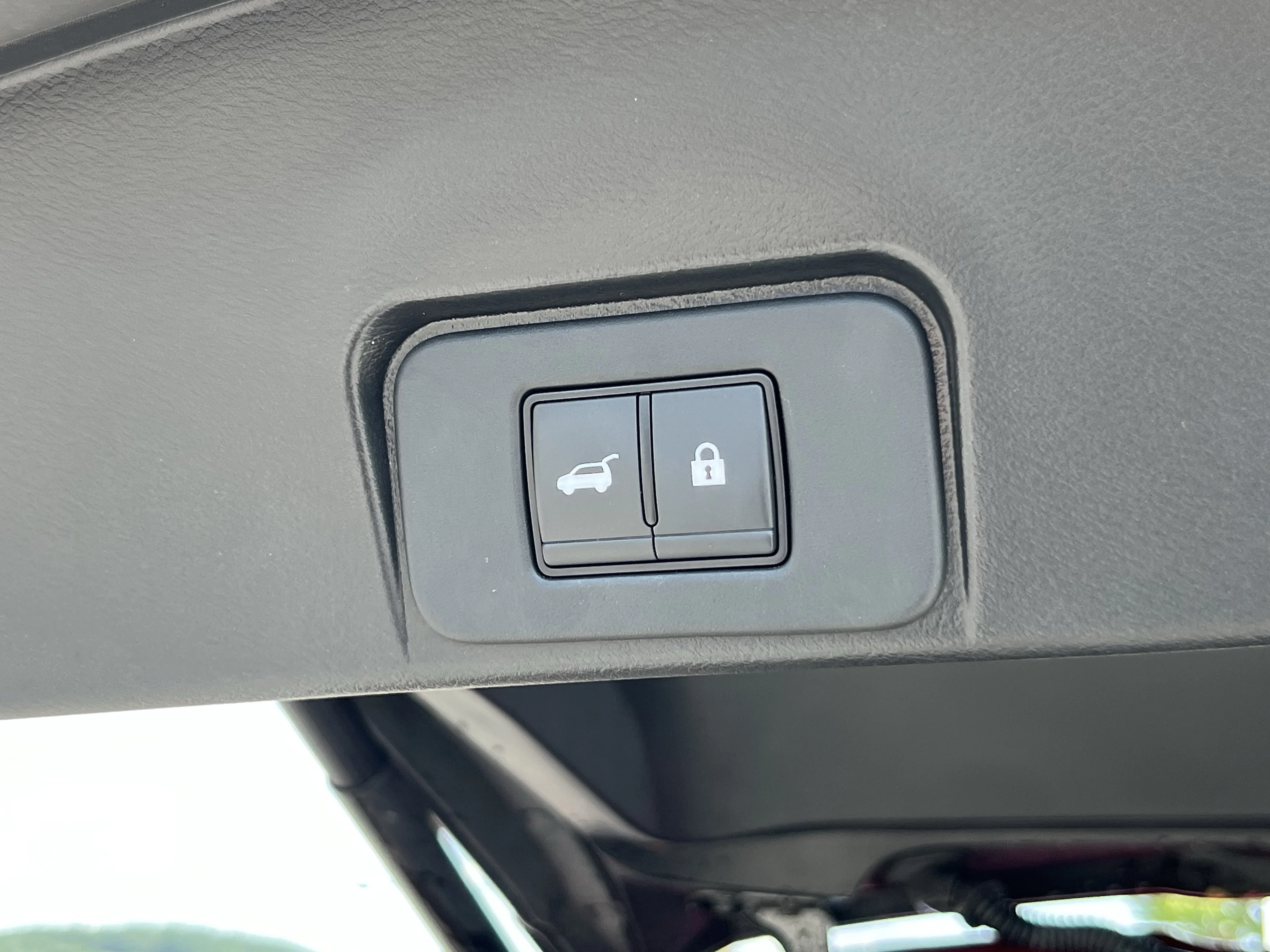 Used 2023 Scarlet Nissan SV image 8