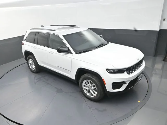 Used 2026 White Jeep Laredo X image 11