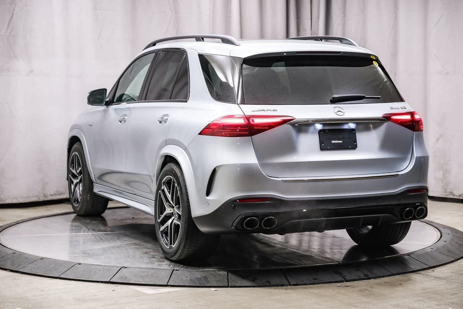 Nuevo Mercedes-Benz AMG® GLE 53 4MATIC+ SUV 2026 en color Cirrus Silver Metallic, imagen 2.