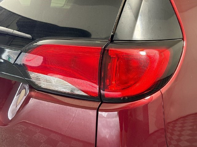 Used 2022 Velvet Red Pearlcoat Chrysler LX image 30