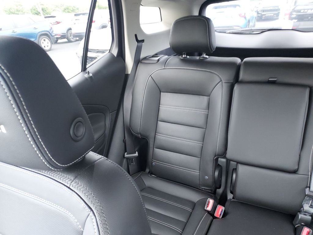 Used 2022 White GMC Denali image 12