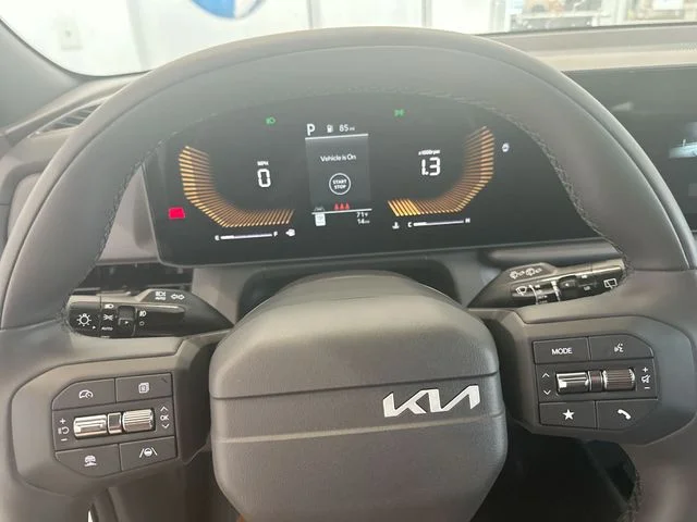 New 2027 Snow White Pearl / Black Roof Kia X-Line image 12