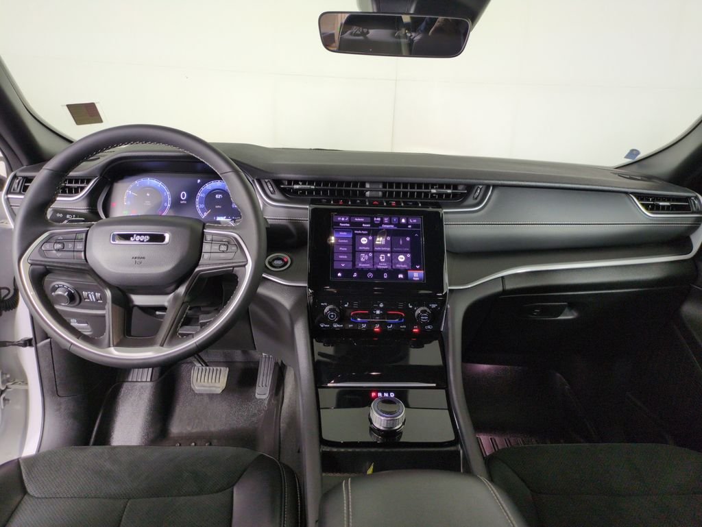 Used 2025  Jeep Altitude X image 15