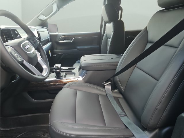 New 2026 Sterling Metallic GMC Elevation image 26