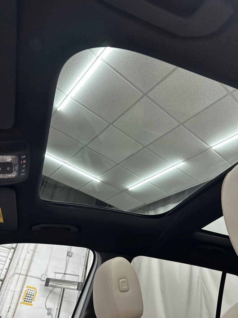 New 2026 Polar White Mercedes-Benz GLB 250 image 22