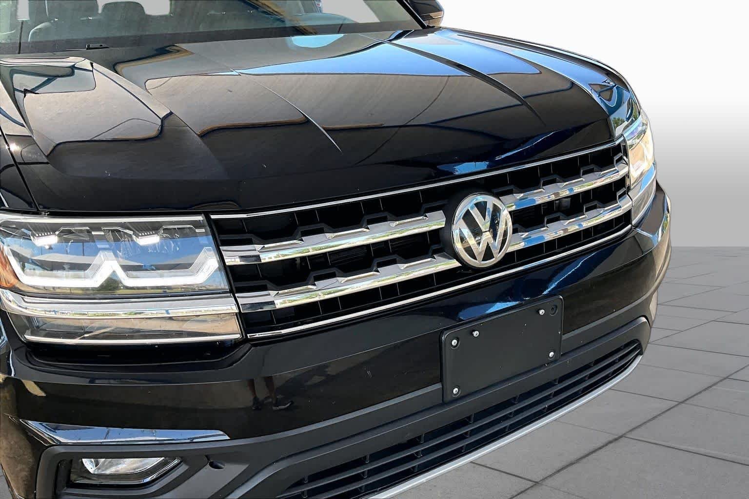 Used 2019 DEEP BLACK PEARL EFFECT Volkswagen 3.6L V6 SE w/Technology image 30