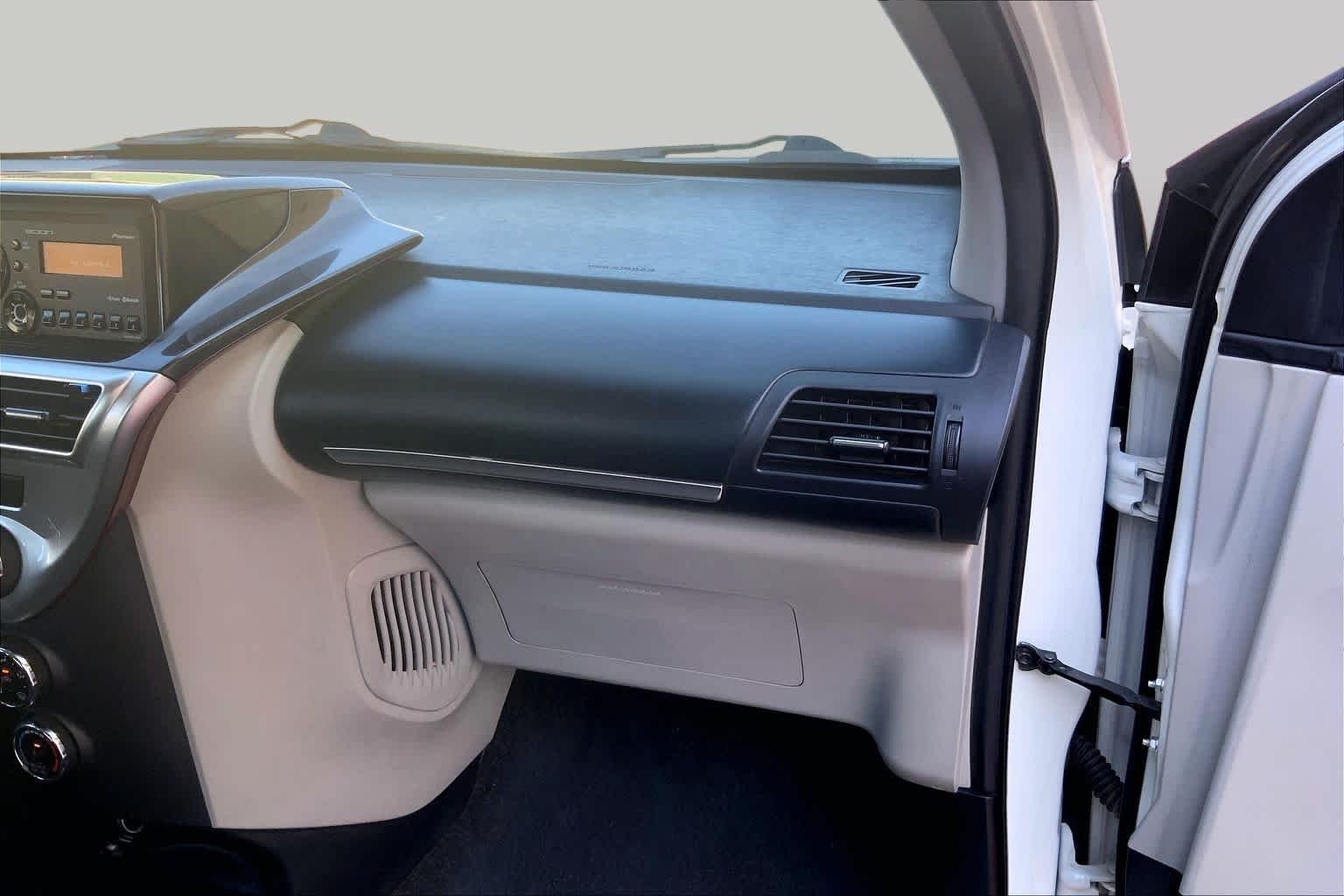 Used 2012 Blizzard Pearl Scion  image 16