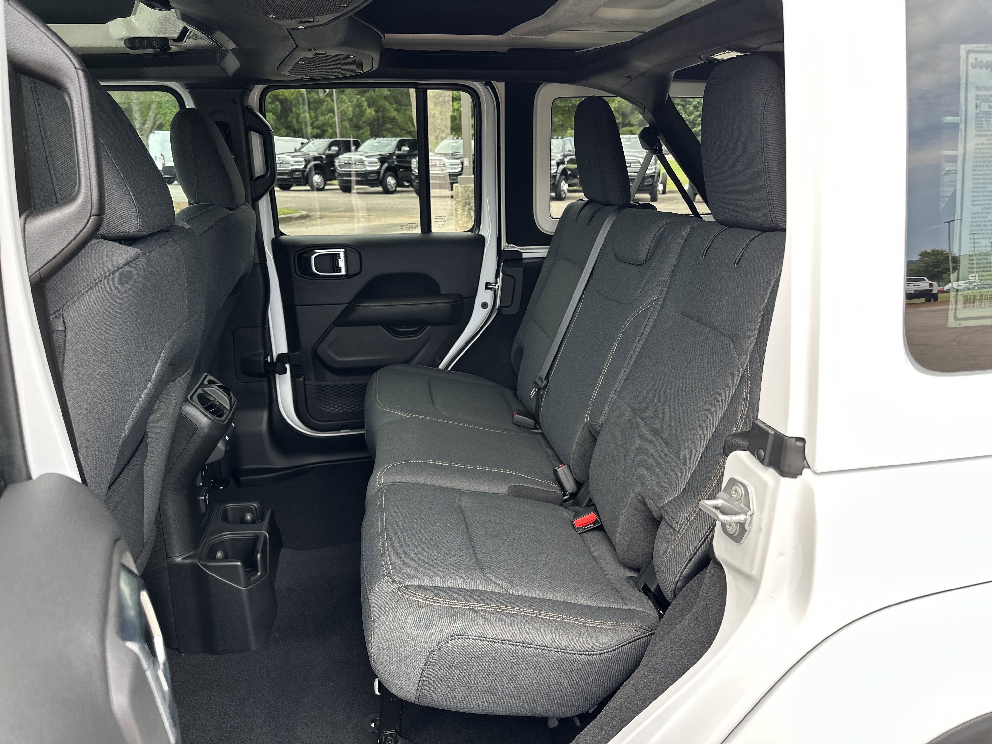 2025 Jeep Wrangler 4-Door Sahara - Photo 20