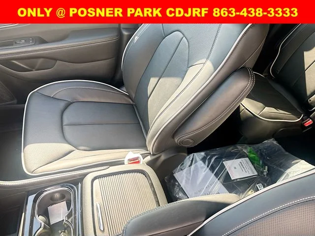 New 2027 Hydro Blue Pearl-Coat Exterior Paint Chrysler Limited image 25